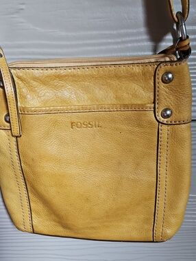 Vintage Fossil Mustard Yellow Leather Crossbody Bag Adjustable Kength Key Charm